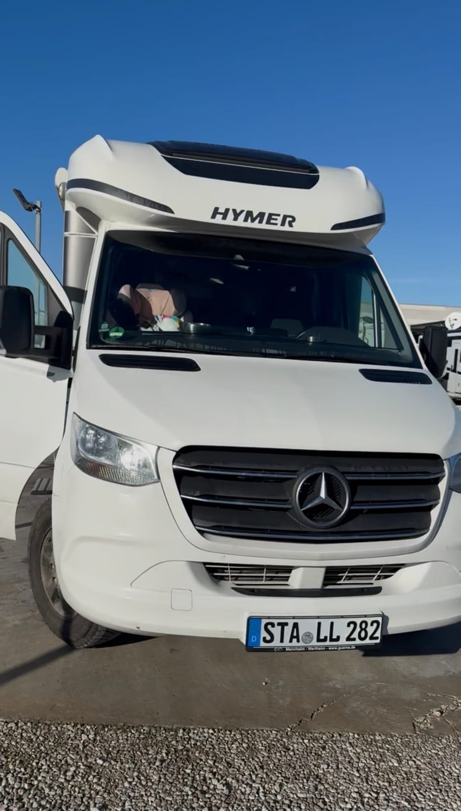 Frontansicht mit Mercedes-Stern und Hymer-Schriftzug