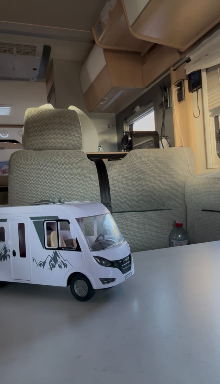 Sitzgruppe mit drehbaren Fahrerhaussitzen
